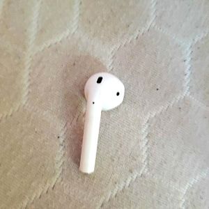 Airpod right ear FIRST GENERATION